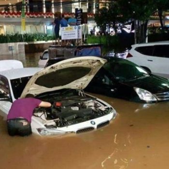 mobil-terendam-banjir